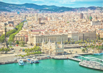La Mesa del Turismo advierte de la pérdida de competitividad de Barcelona ante la propuesta de triplicar la tasa turística a los cruceristas
